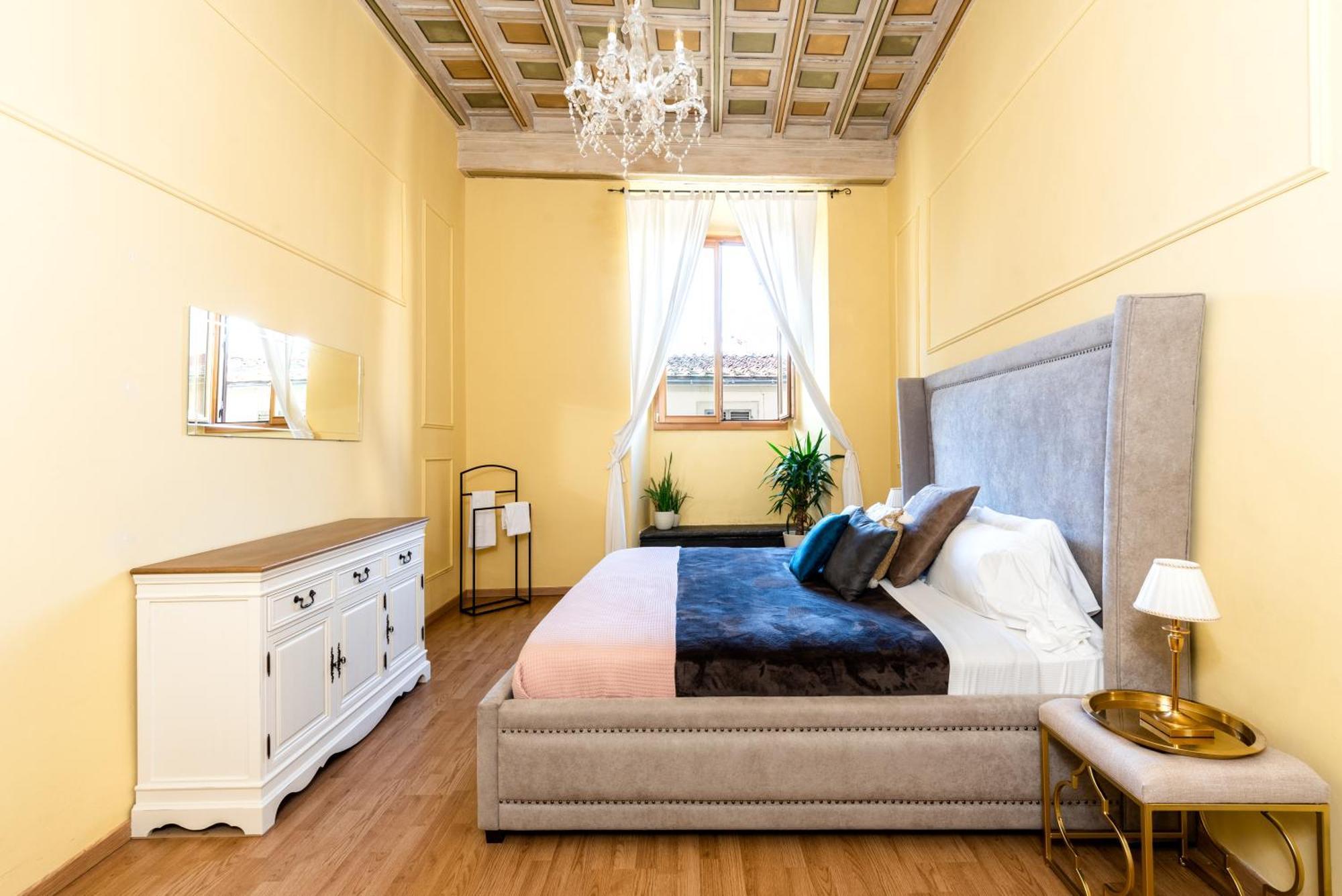 Historic Center Palace - Huge 4 Bedrooms Santa Croce - By Likehomeflorence Florenz
